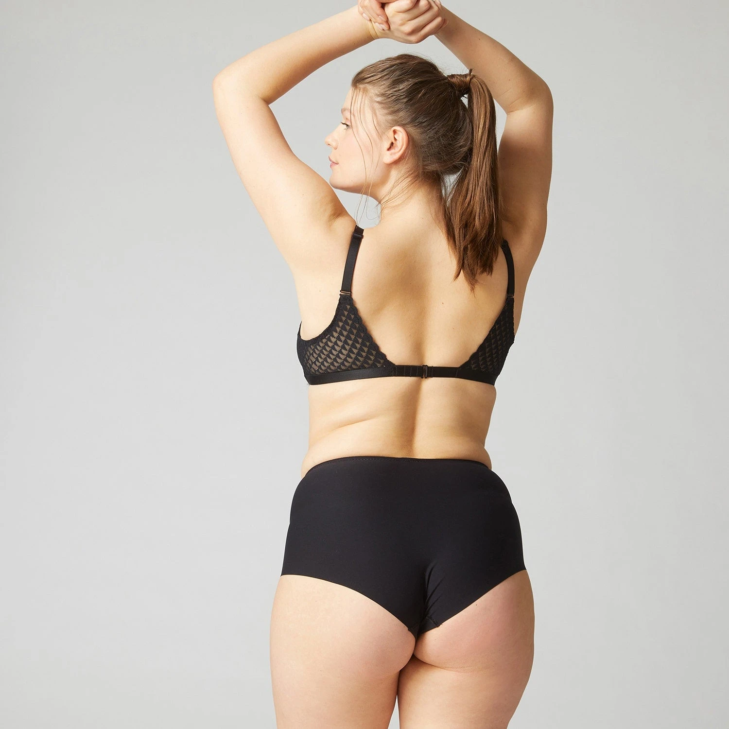 Simone Perele Culotte Haute Gainante Light Contrôle Subtile Noir 5 Simone Perele Culotte Haute Gainante Light Contrôle Subtile Noir – Image 3