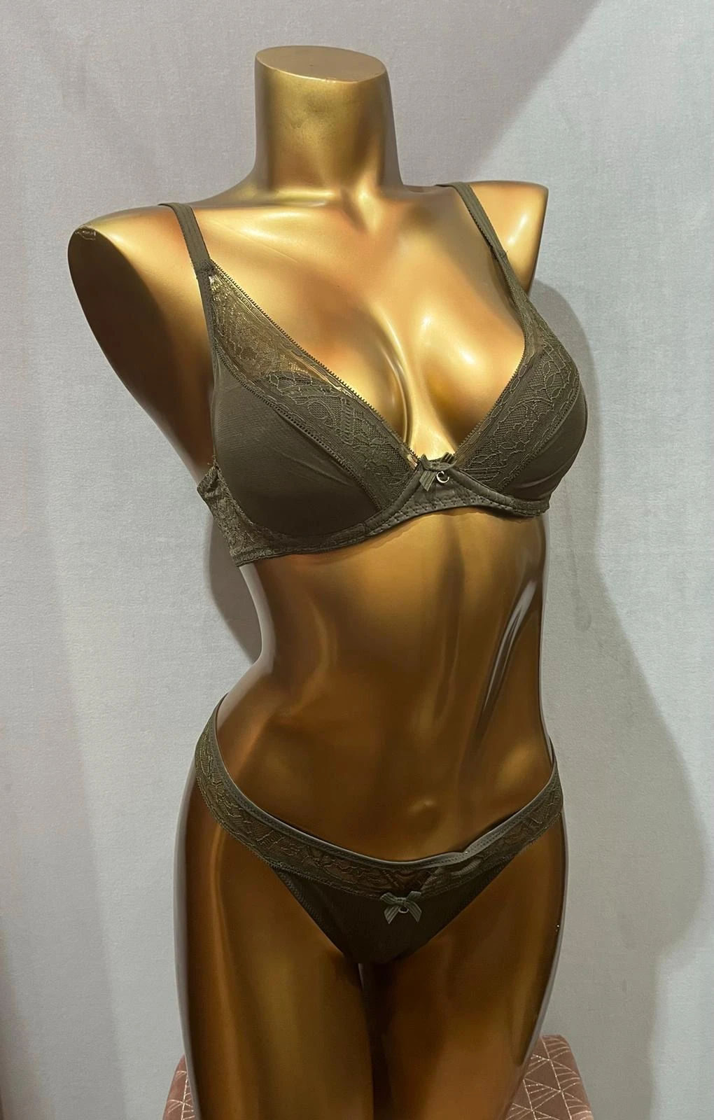 Chantelle Soutien-gorge Coque Plongeant Alto Kaki 5 Chantelle Soutien-gorge Coque Plongeant Alto Kaki – Image 3