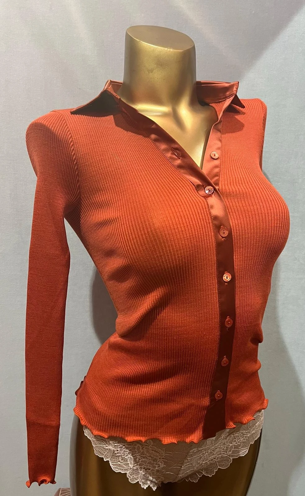 Gilet Col Chemise En Laine Et Soie Cortina Paprika 6 Gilet Col Chemise En Laine Et Soie Cortina Paprika – Image 4