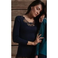 Pull Col Et Décolleté Brodé En Laine Et Soie Bleu Marine