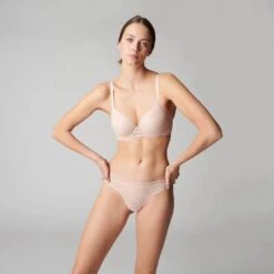 Simone Perele Soutien-gorge Emboîtant Plongeant Comète Sable Rosé -Sousvêtement Soldes soutien gorge decollete plongeant simone perele comete sable rose paris4
