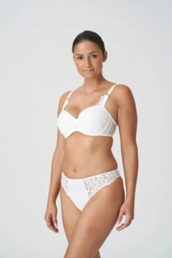 PRIMADONNA String Twist First Night Blanc -Sousvêtement Soldes string dentelle primadonna twist first night blanc paris2 1